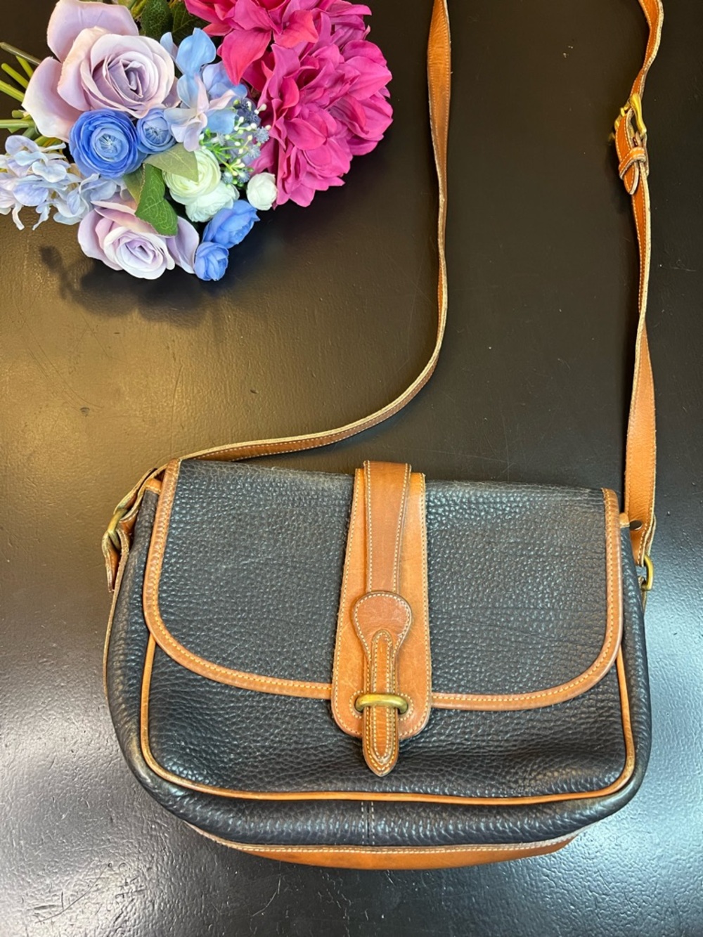 Vintage Dooney & Bourke Navy Blue Tan Leather Crossbody Bag Purse 80s 90s - Picture 2 of 16